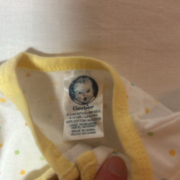 Gerber - White One Piece Newborn baby Sleeper with Yellow and Orange Dots - Picture 4 of 4